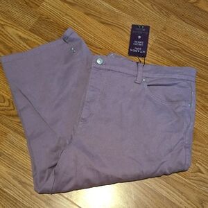Gloria Vanderbilt Purple Classic Flat Front Design Capri